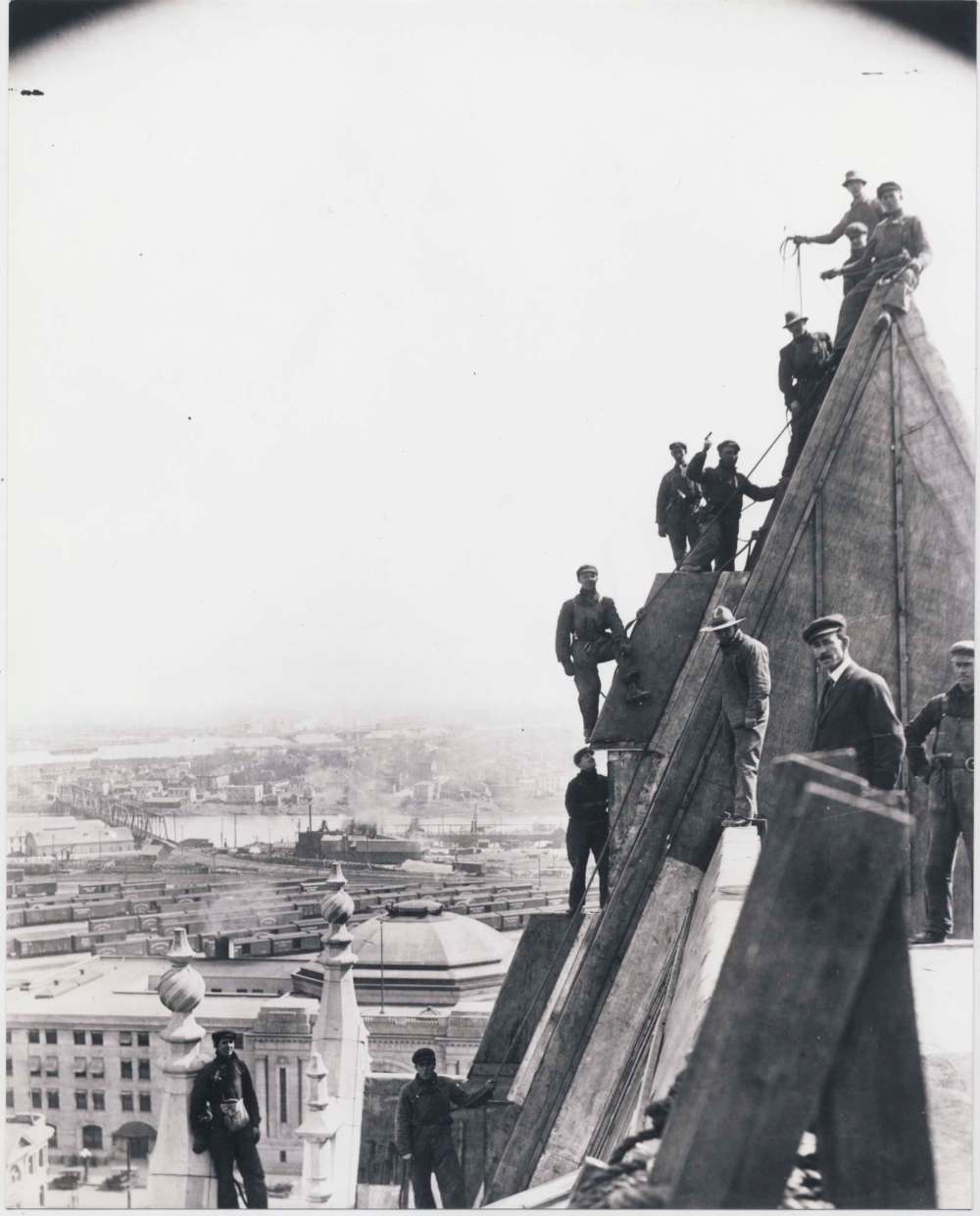 Copper sheathing the roof of the Fort Garry Hotel in Winnipeg, 1912-13. (Foote Collection / Manitoba Archives)