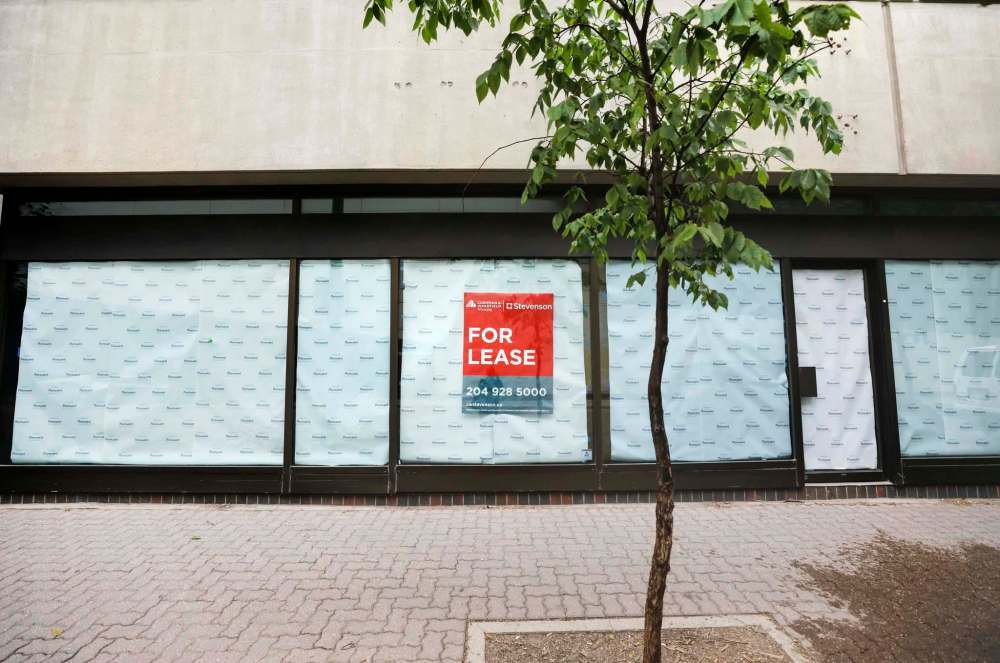 RUTH BONNEVILLE / WINNIPEG FREE PRESS
Space for lease on Carlton Street across from the convention centre.