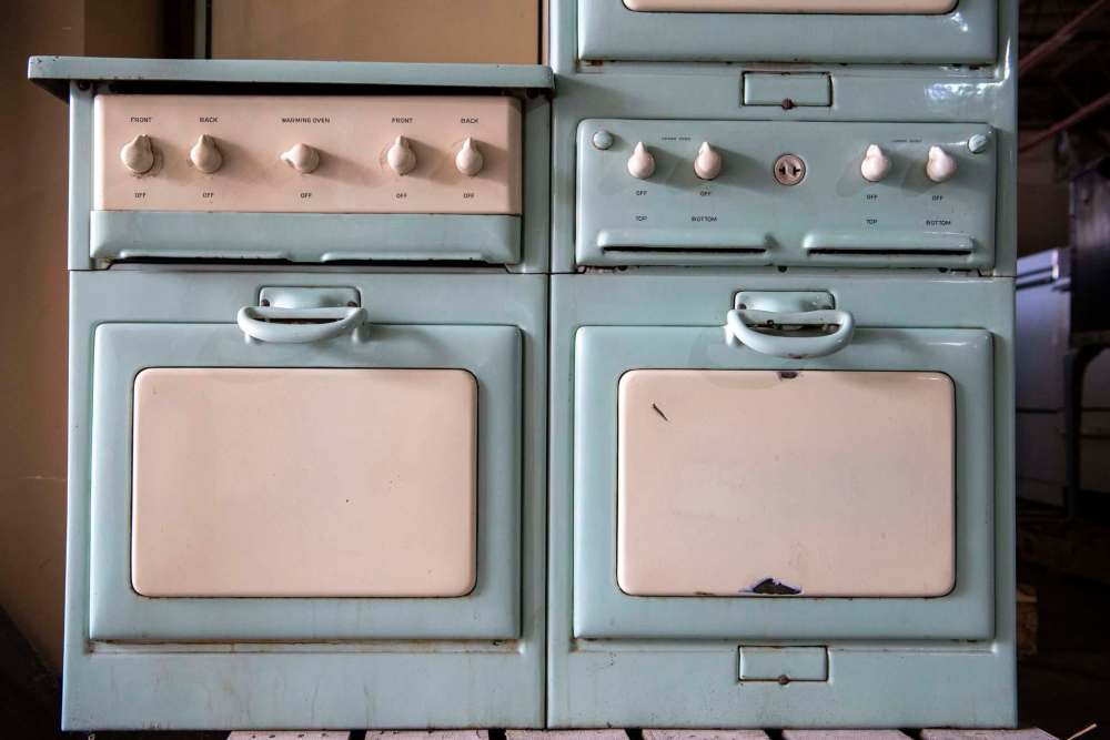 ALEX LUPUL / WINNIPEG FREE PRESS
A vintage stove at the Manitoba Electrical Museum’s warehouse