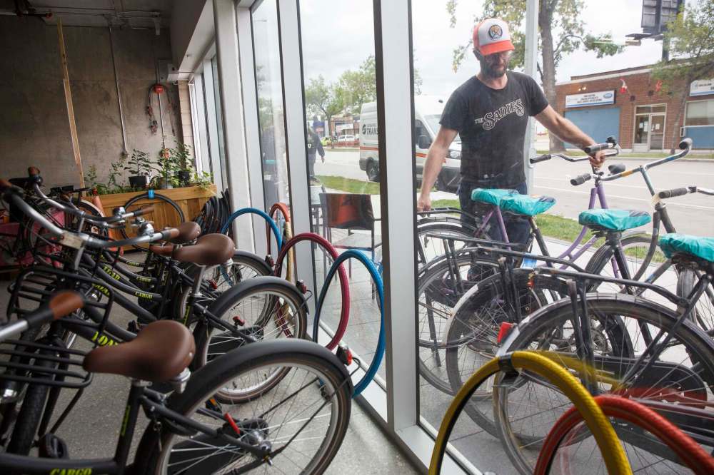 Anders Swanson, executive director of Winnipeg Trails, doesn't believe people should get tickets for cycling on the sidewalk. (Mike Deal / Winnipeg Free Press files)