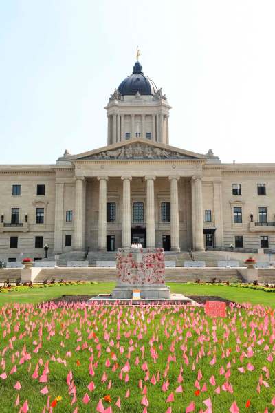 RUTH BONNEVILLE / WINNIPEG FREE PRESS
The Manitoba Legislative Building, with the empty plinth that once housed the statue of Queen Victoria, which was toppled on Canada Day.