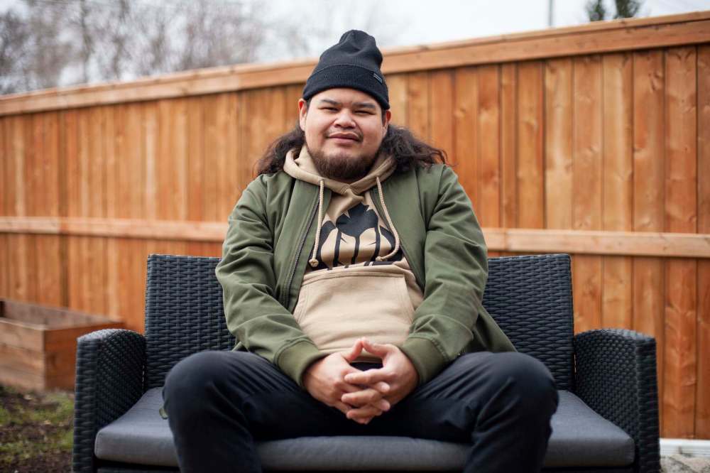 Daniel Crump / Winnipeg Free Press.
Anishinaabe musician Leonard Sumner performs on Saturday Aug. 28. at 248 Stella Walk.