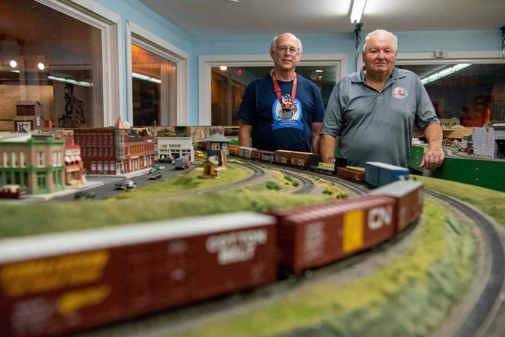 Midwestern Rail Association president Gary Stempnick (left) and board member Gord Leathers look over one of the working model train layouts on display at the Winnipeg Railway Museum. (Alex Lupul / Winnipeg Free Press)