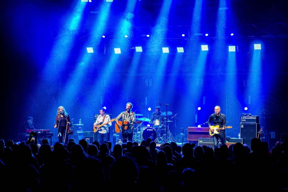 MIKE SUDOMA / Winnipeg Free Press
Empty spaces on the floor vanished during the Jim Cuddy Band’s set, proving you need rose-coloured glasses to believe COVID-19 social-distancing rules will be followed at rock events.