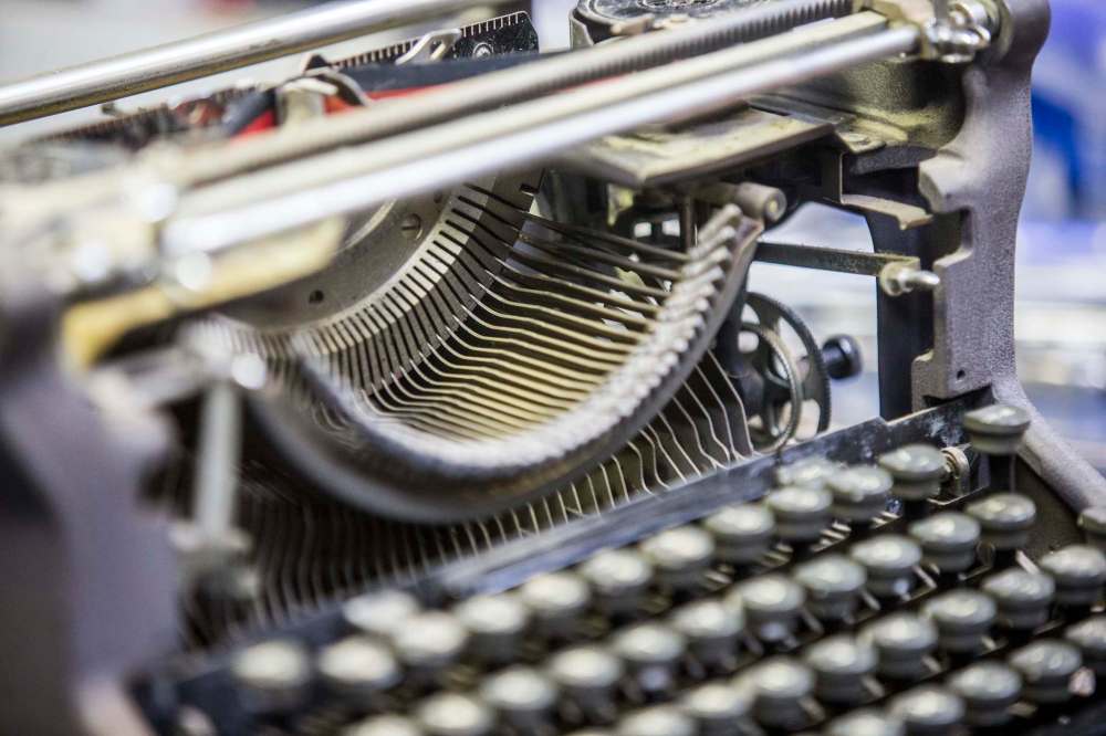 MIKAELA MACKENZIE / WINNIPEG FREE PRESS
Old manual typewriters are having a moment as people seek out ways to unplug.