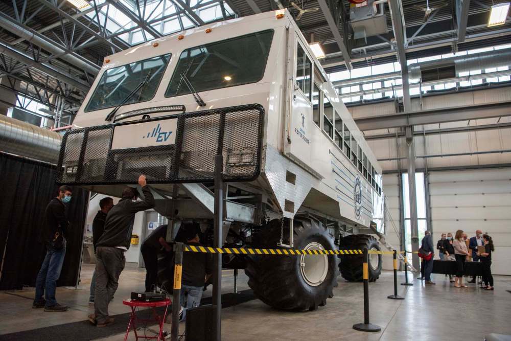 ALEX LUPUL / WINNIPEG FREE PRESS
Frontiers North Adventures unveiled a fully electric Tundra Buggy at Red River College’s Vehicle Technology and Energy Centre on Tuesday.