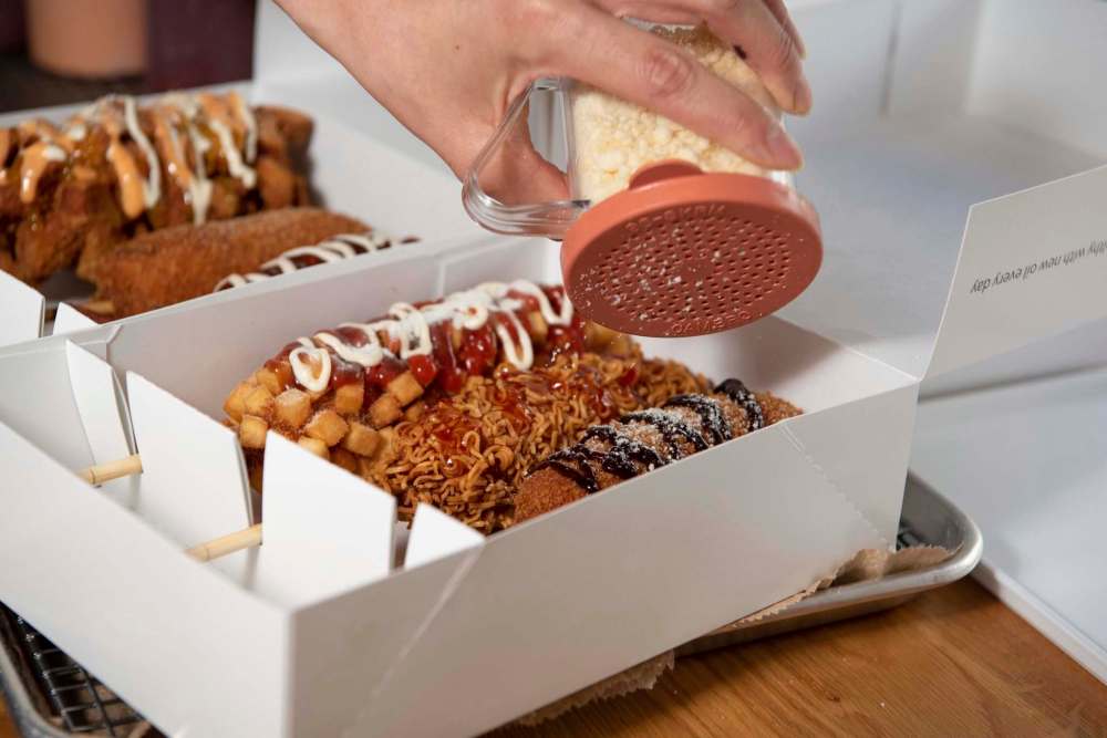 ALEX LUPUL / WINNIPEG FREE PRESS
The restaurant offers a wide range of sauces, dips and seasonings inspired by Korean street food.
