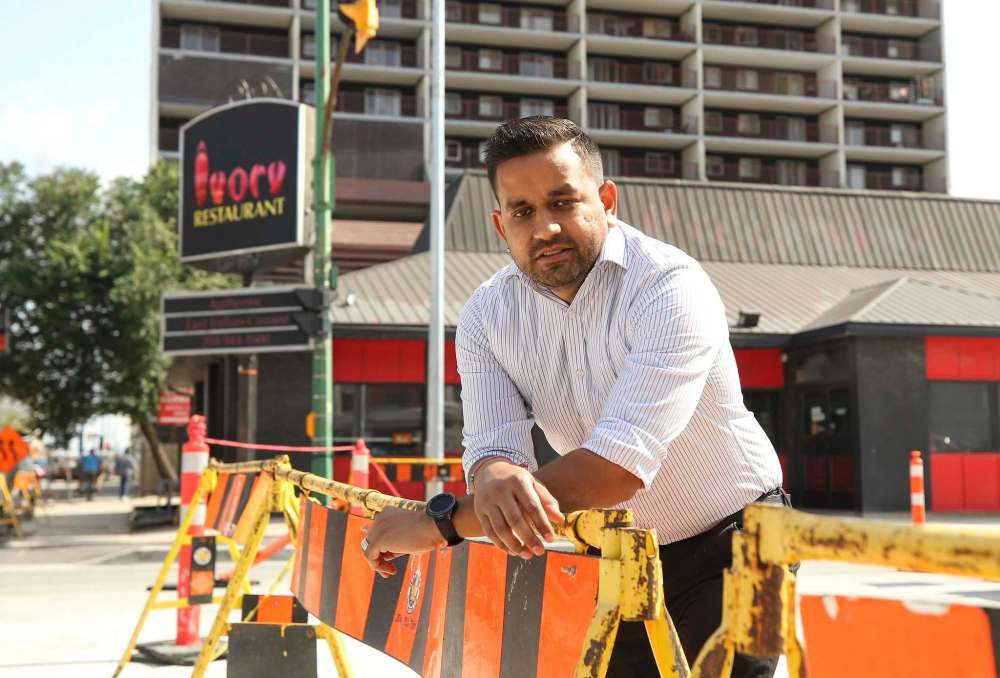 RUTH BONNEVILLE / WINNIPEG FREE PRESS
Manoj Choudhary, manager of Ivory Restaurant, says customer traffic continues to take a hit as six months of road construction stretches on.
