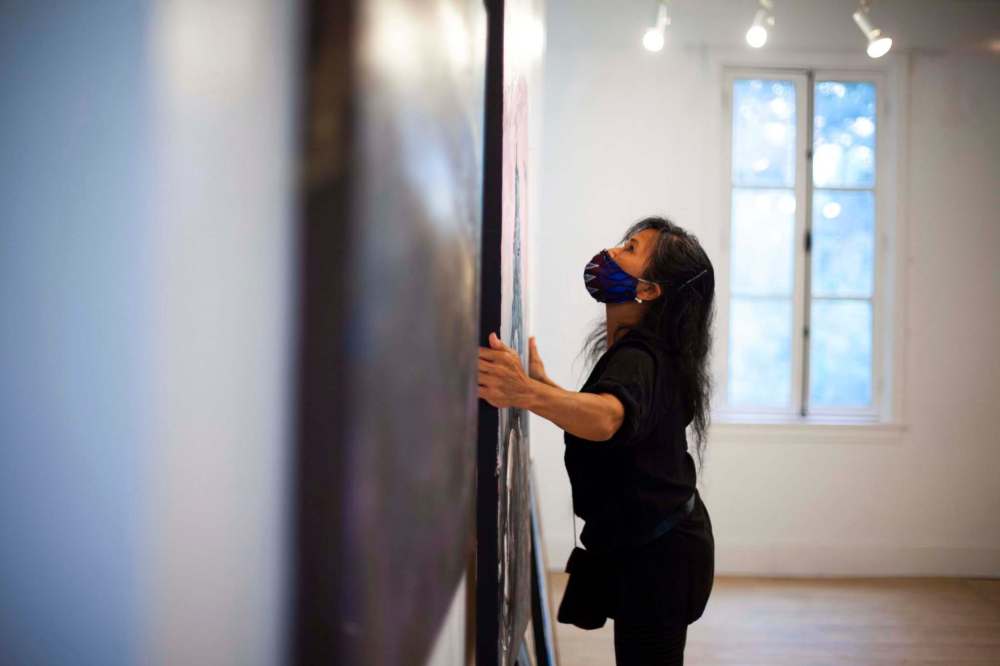 Daniel Crump / Winnipeg Free Press
Phoebe Man takes down art that was on display after GerryFest 2021 at the St. Norbert Arts Centre.