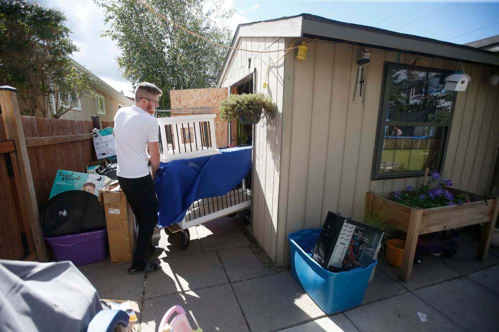 JOHN WOODS / WINNIPEG FREE PRESS
Matt Proutt moves some finished kennels from his workshop in Selkirk.