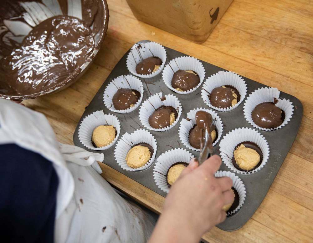 Alex Stanton makes peanut butter cups. (Jessica Lee / Winnipeg Free Press)