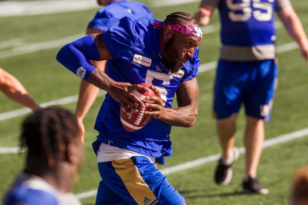 MIKAELA MACKENZIE / WINNIPEG FREE PRESS
Willie Jefferson barrels down the side with the ball at Bombers practice at IG Field in Winnipeg on Thursday, Oct. 7, 2021. For Taylor/Jeff story.Winnipeg Free Press 2021.