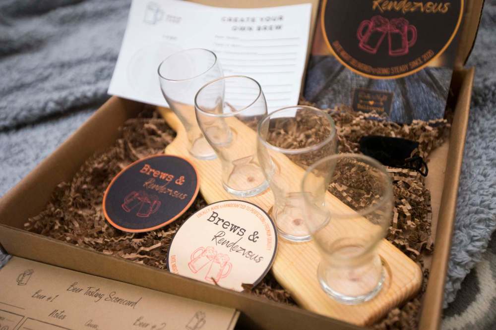 MIKAELA MACKENZIE / WINNIPEG FREE PRESS
The Date Night Delivered’s options include a ‘Brews & Rendezvous’ box.