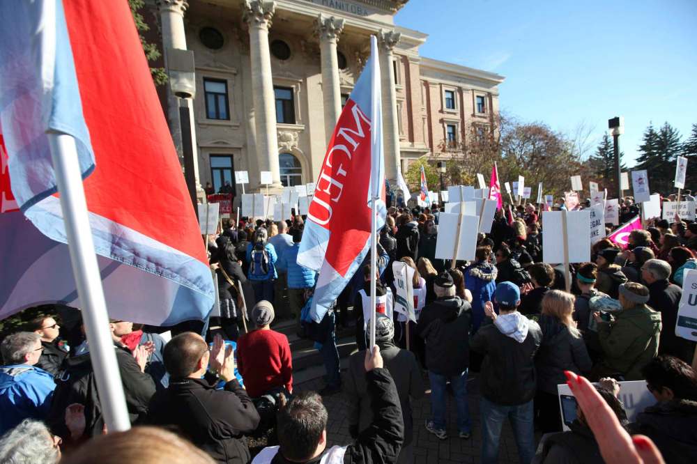 University of Manitoba faculty members launched a three-week strike in 2016 when they were informed of the provincial government's interference in contract talks. (Ruth Bonneville / Winnipeg Free Press files)