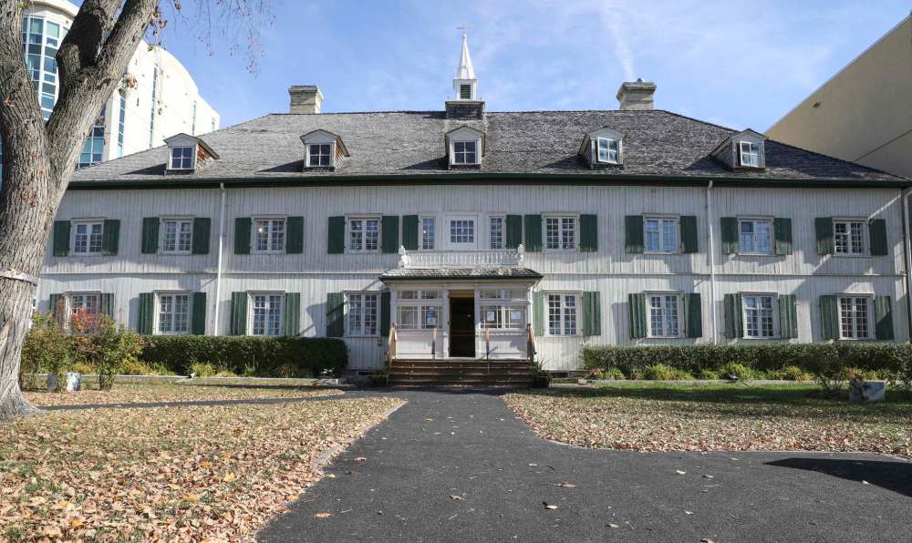 The museum building is considered the oldest oak-log structure in North America. (Jessica Lee / Winnipeg Free Press)
