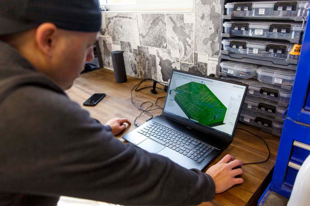 MIKE DEAL / WINNIPEG FREE PRESS
Google Maps and fishing depth chart websites are used to accurately recreate the body of water in question.