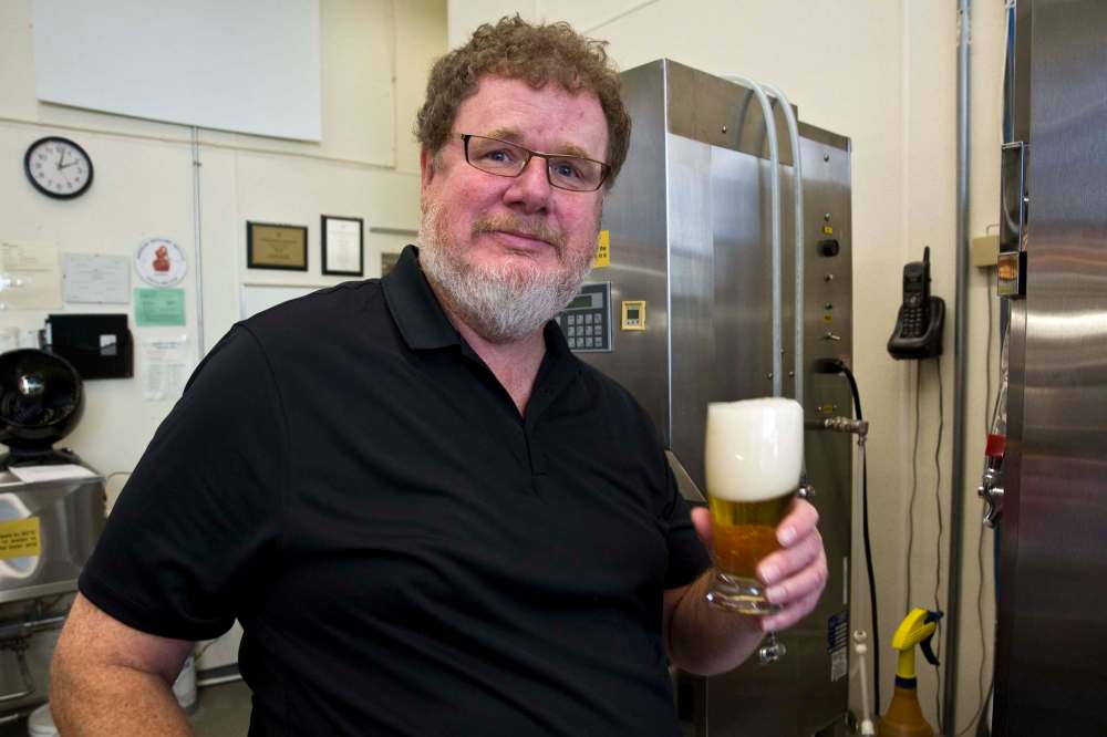 Cheers! Columnist Doug Speirs is retiring. (Mike Deal / Winnipeg Free Press files)
