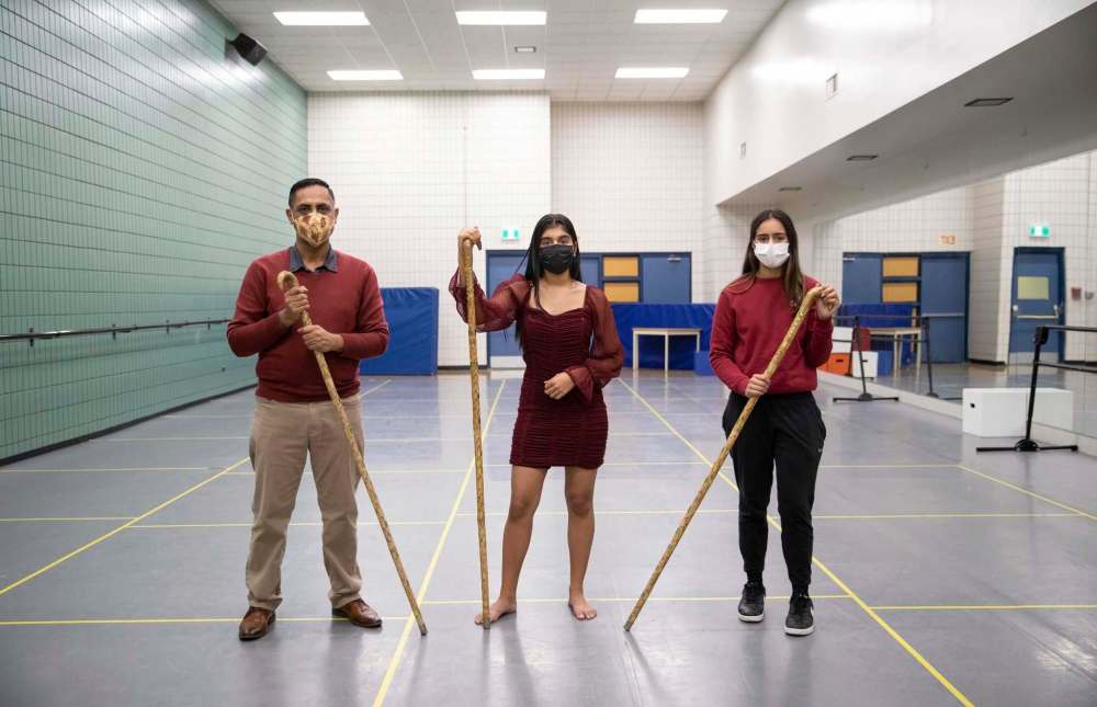 Teacher Jagdeep Toor (from left) and students Harneet Aujla and Jasmine Dhalla are preparing for the virtual Diwali Mela celebration at Seven Oaks Performing Arts Centre that will be held Wednesday and will be streamed online. (Jessica Lee / Winnipeg Free Press)