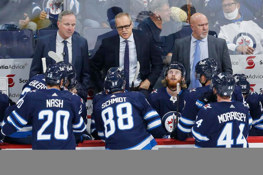 John Woods / The Canadian Press files
Winnipeg Jets head coach Paul Maurice (centre).