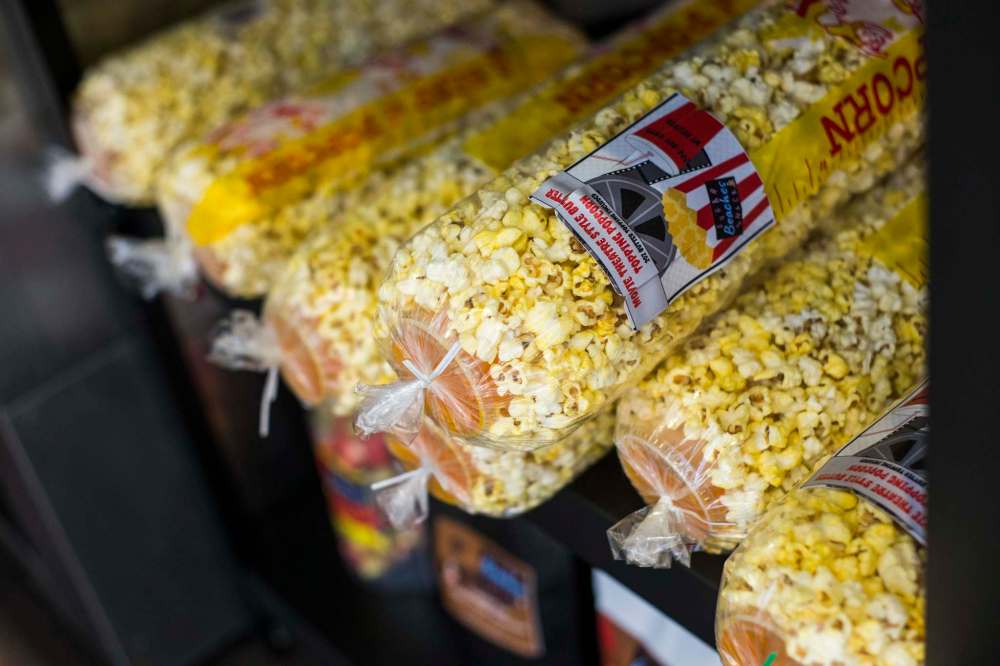 MIKAELA MACKENZIE / WINNIPEG FREE PRESS
Movie-style popcorn at the new Beaches Sugar Shack in the Garden City Mall.