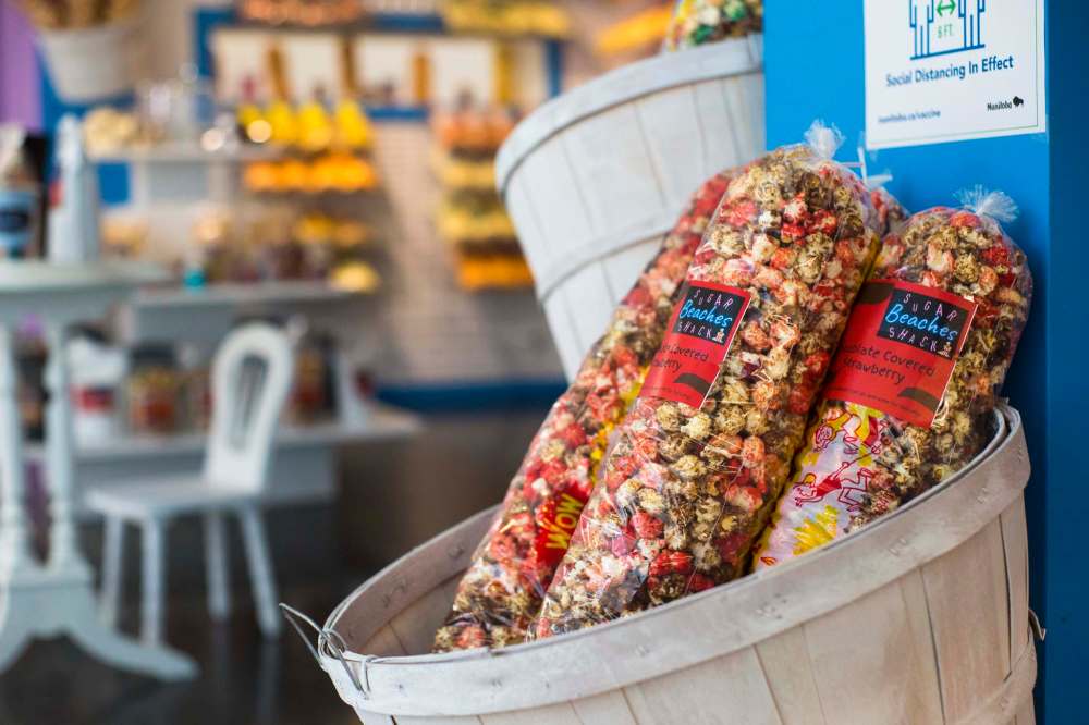 MIKAELA MACKENZIE / WINNIPEG FREE PRESS
The new Beaches Sugar Shack location at Garden City Mall.