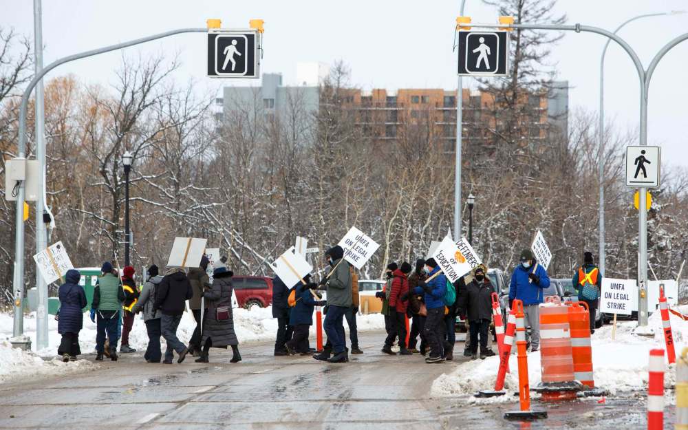 Members of the University of Manitoba Faculty Association have been on strike since Nov. 2. (Mike Deal / Winnipeg Free Press files)