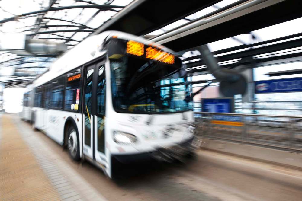 JOHN WOODS / WINNIPEG FREE PRESS FILES
Winnipeg Transit could soon install emergency alerts that warn riders to call 911 instead of boarding a bus, while council will also consider a bus security force.