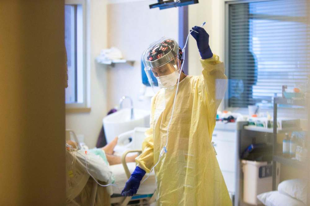 There have been some new hires, but their lack of advanced training limits the work they can take on and the types of patients they can provide care for. (Mikaela MacKenzie / Winnipeg Free Press files)