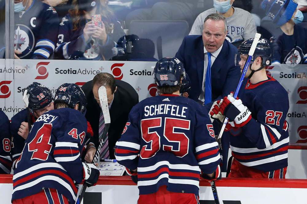 Winnipeg Jets interim head coach Dave Lowry says his players handled the challenge of playing hours after Paul Maurice's resignation like 'true professionals.' (John Woods / The Canadian Press)