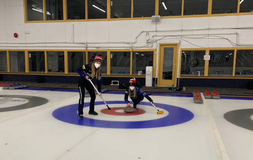 Kaitlyn Lawes (left) and Dawn McEwen practise at Charleswood Curling Club. (Supplied)
