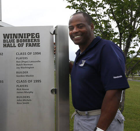 WAYNE GLOWACKI / WINNIPEG FREE PRESS FILES
The Manitoba Liberals are betting former Winnipeg Blue Bombers player Willard Reaves will score a big win for them in the upcoming Fort Whyte byelection.