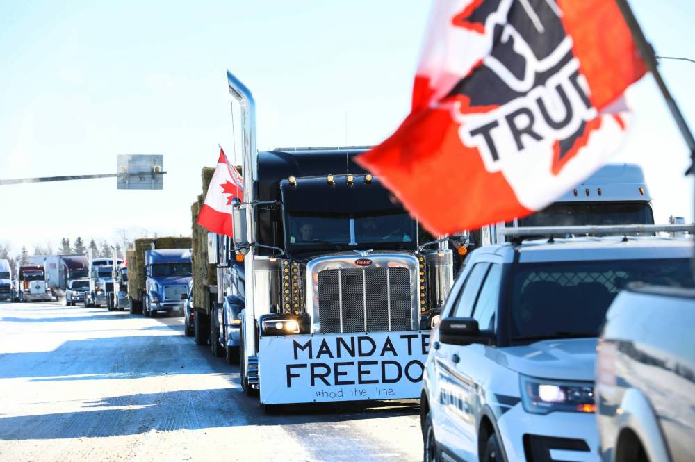 RUTH BONNEVILLE / WINNIPEG FREE PRESS
A fleet of vehicles, called the “Freedom Convey,” started out in B.C. on Sunday and on Monday started at Portage Avenue at the west Perimeter Highway.