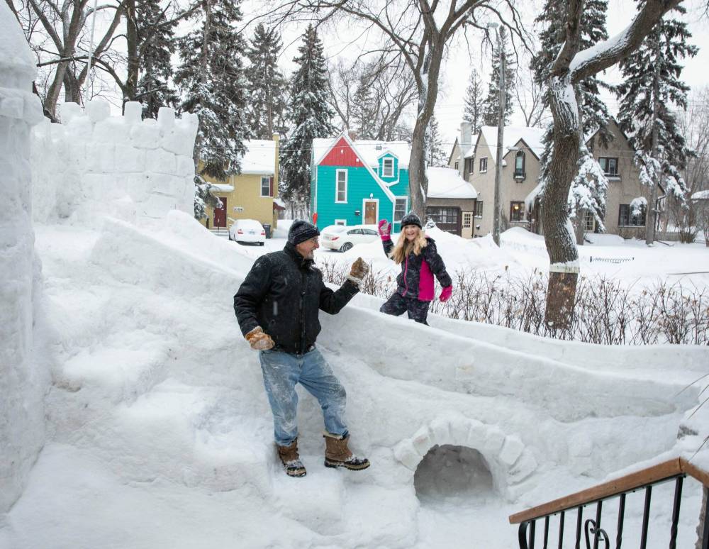 JESSICA LEE / WINNIPEG FREE PRESS Kaya Raimbault (right) and Maurice