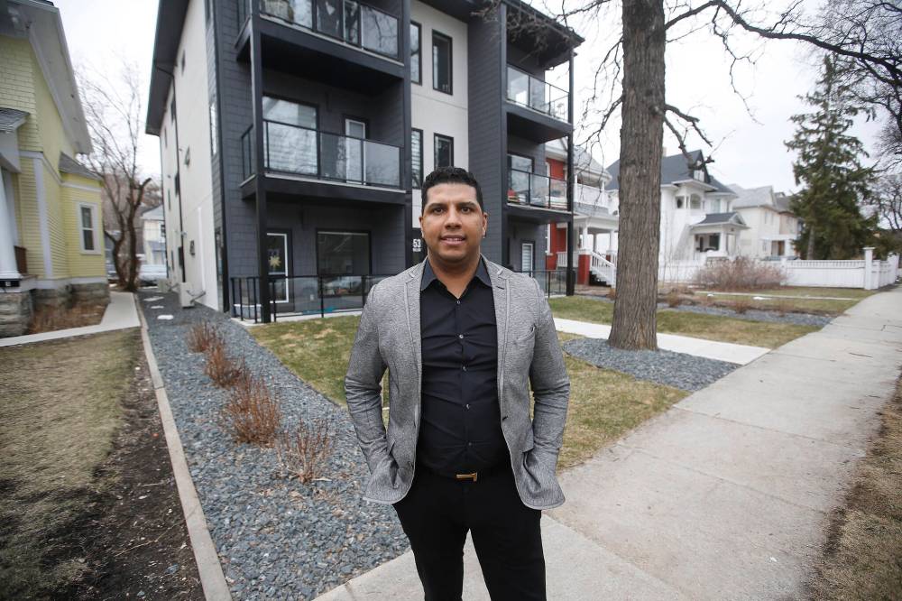 Paragon Design president Nigel Furgus has invested in a new software that will allow potential buyers to see what finished homes will look like. (John Woods / Winnipeg Free Press)