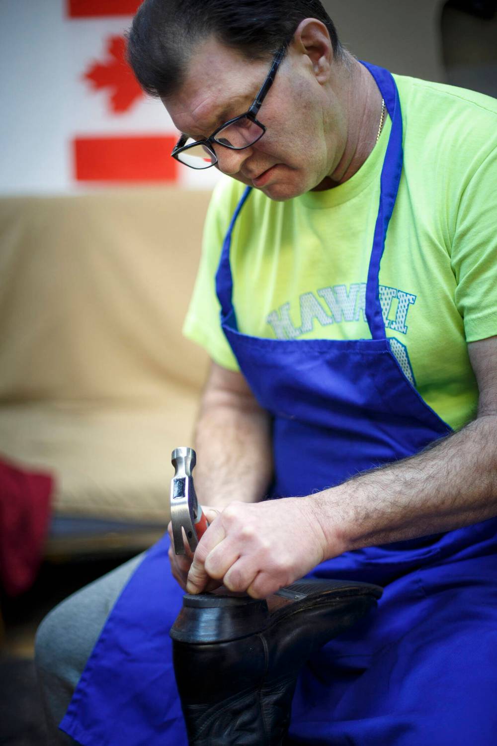 MIKE DEAL / WINNIPEG FREE PRESS
Nikolay taps a nail into a new heel.