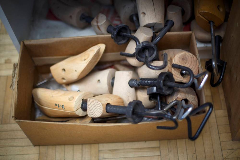 MIKE DEAL / WINNIPEG FREE PRESS
Shoe forms of various sizes are among the organized clutter at Nik’s.
