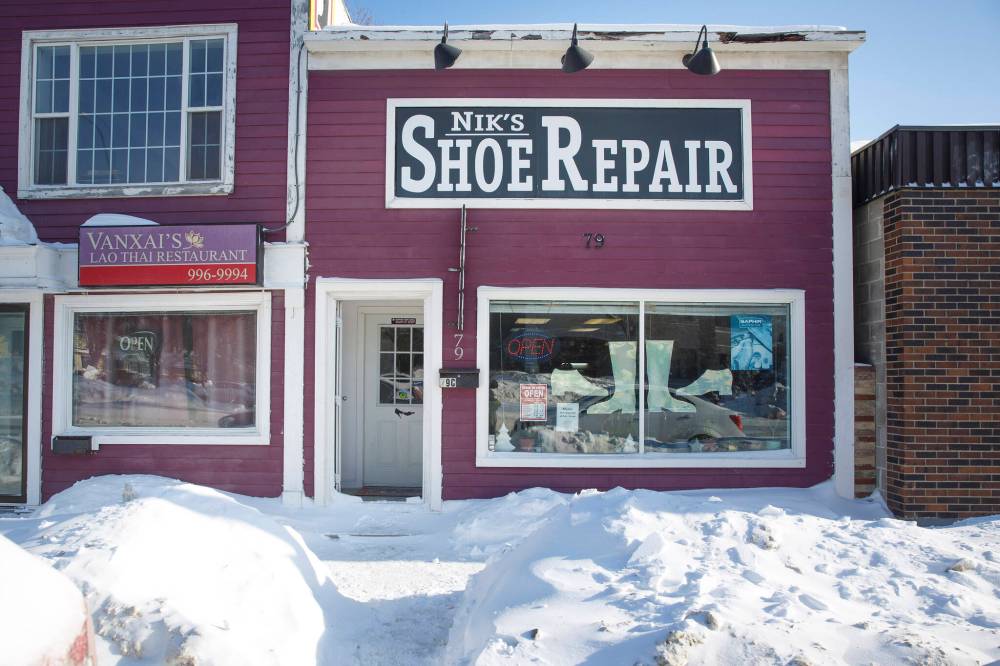 MIKE DEAL / WINNIPEG FREE PRESS
Genoveva Karapeneva and Nikolay Karapenev in their shoe repair shop Wednesday morning.