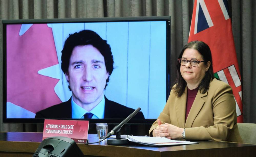 MIKE DEAL / WINNIPEG FREE PRESS
“We know that costs are significant around the country because of this pandemic, that’s where this boost will help them with everything from groceries to gas to what they need to get through winter at a time that is really challenging,” Prime Minister Justin Trudeau said via a virtual connection from Ottawa.