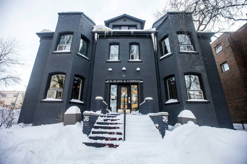 MIKAELA MACKENZIE / WINNIPEG FREE PRESS
A consultant for the owner of the John C. Falls house at 36 Roslyn Road in Winnipeg is asking for permission to remove it from the historical buildings and resources list, which protects it against demolition.