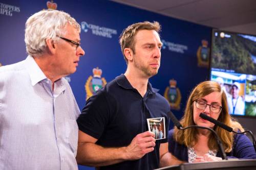 MIKAELA MACKENZIE / WINNIPEG FREE PRESS FILES
Michael Silicz, brother of the victim, Justin Silicz with parents Walter (left) and Nicole Silicz.
