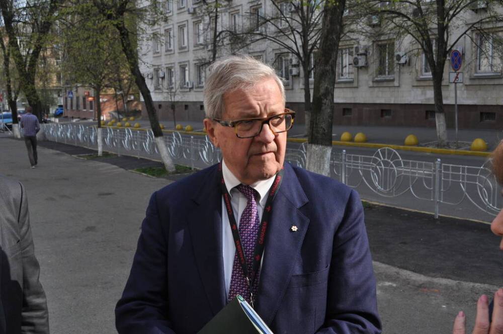 Lloyd Axworthy will lead the provincial advisory committee. (Dylan Robertson / Winnipeg Free Press files)