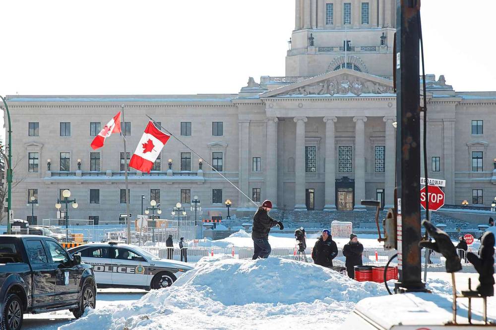 MIKE DEAL / WINNIPEG FREE PRESS
Protesters have until 5 p.m. Wednesday to clear the streets across from the Manitoba Legislative Building.