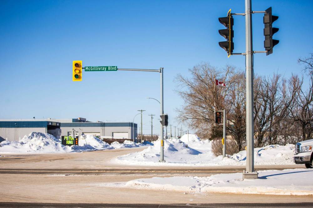 MIKAELA MACKENZIE / WINNIPEG FREE PRESS Lights at the northeast corner of McGillivray Boulevard and Irene Street in Winnipeg on Thursday, Feb. 17, 2022. For Ryan Thorpe story. Winnipeg Free Press 2022.