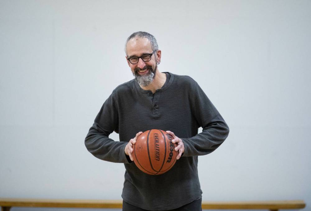 JESSICA LEE / WINNIPEG FREE PRESS
Rudy Rempel is photographed at the Gordon Bell High School gym on December 20, 2021. He helped manage the 1981 championship basketball team.