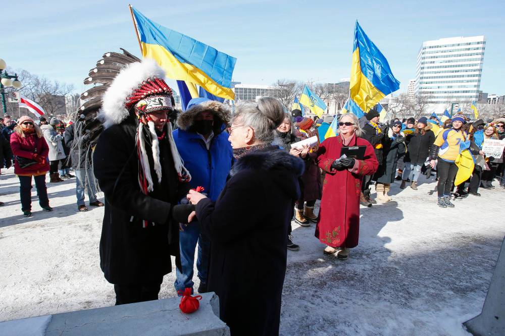 Chief Garrison Settee received tobacco from Joanne Lewandosky, President of the Ukrainian Canadian Congress. (John Woods / Winnipeg Free Press)