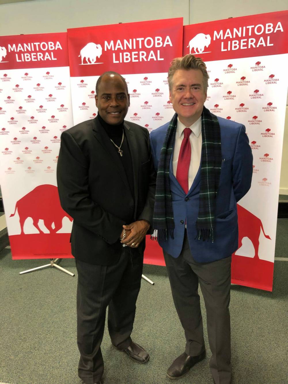 DANIELLE DA SILVA / WINNIPEG FREE PRESS
(Pictured) Fort Whyte candidate Willard Reaves and party leader Dougald Lamont at the Centro Caboto Centre. Reaves said Wednesday he plans to again seek the Liberal nomination and run in the 2023 general election.