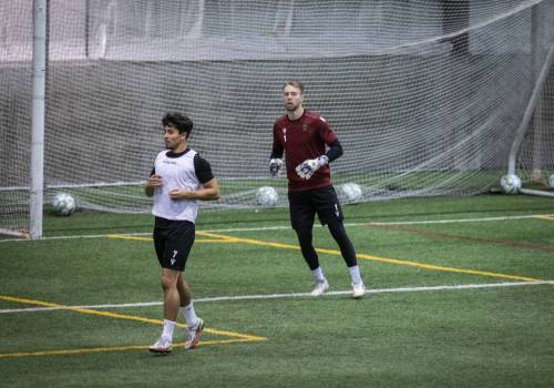 JESSICA LEE / WINNIPEG FREE PRESS
Goalie Jonathan Sirois (right) during Valour FC soccer practice at Winnipeg Soccer Federation South.