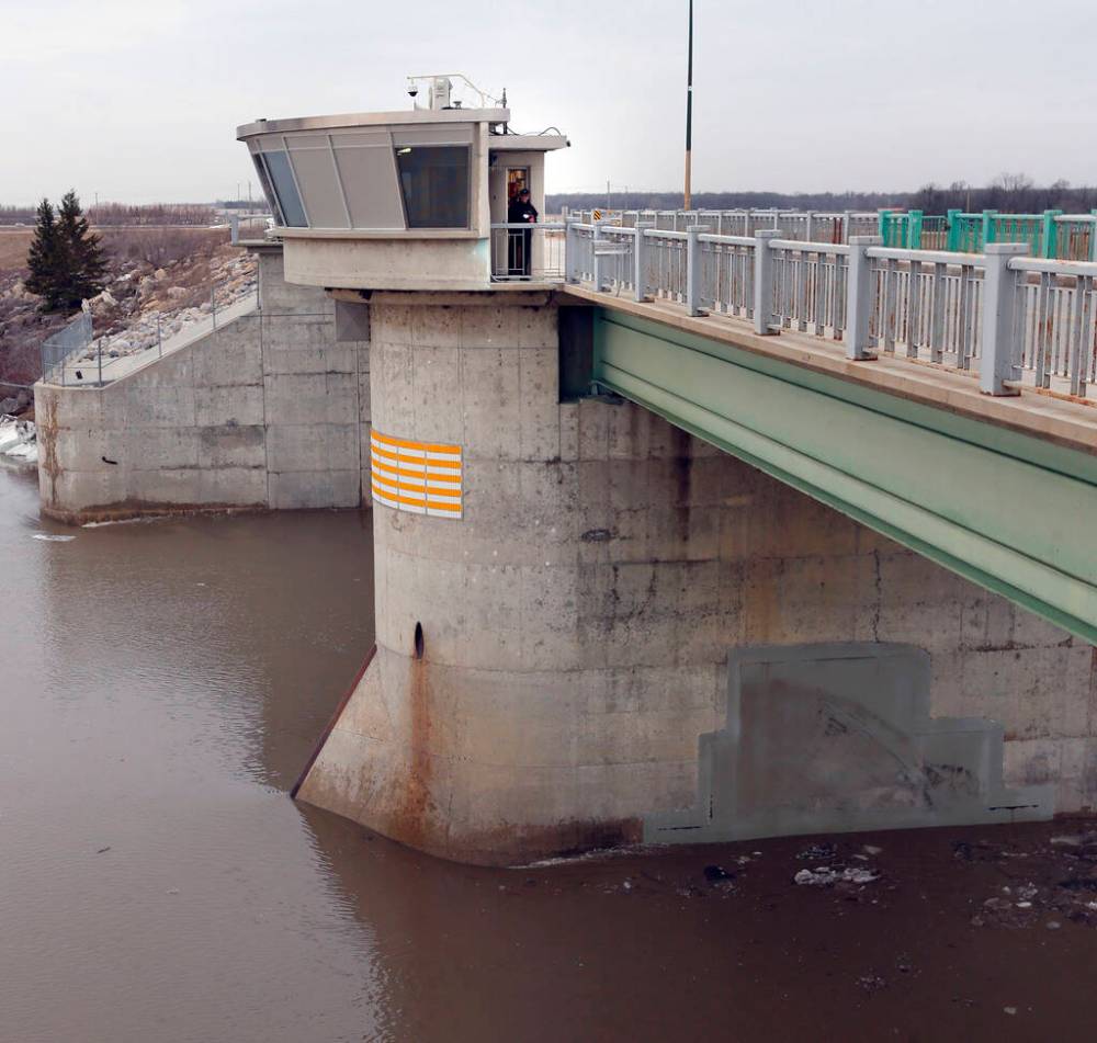 WAYNE GLOWACKI / FREE PRESS FILES
The Red River Floodway will still be in operation, in the case of a spring weather event.