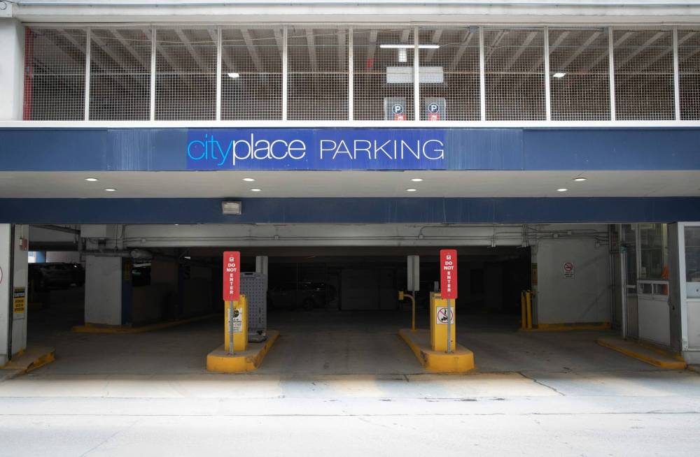 JESSICA LEE / WINNIPEG FREE PRESS
Across from Canada Life Centre is a parkade built to service the former Eatons store on Hargrave Street.