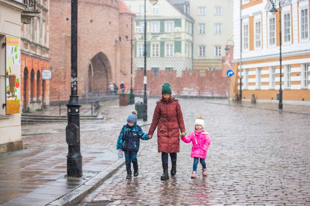 MIKAELA MACKENZIE / WINNIPEG FREE PRESS
“I just want to take my kids out of all of this,” Ilona Protynyak says. “Because there is even this nuclear threat, if this happens it takes the whole Europe.